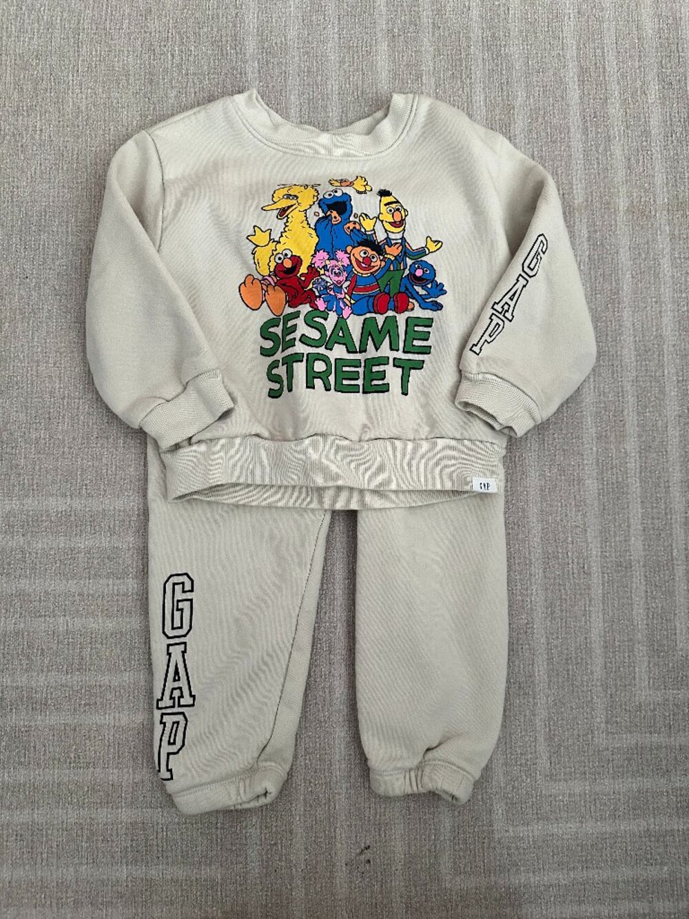 GAP Sesame Street Sweatshirt and Sweatpants Set Sz 2T